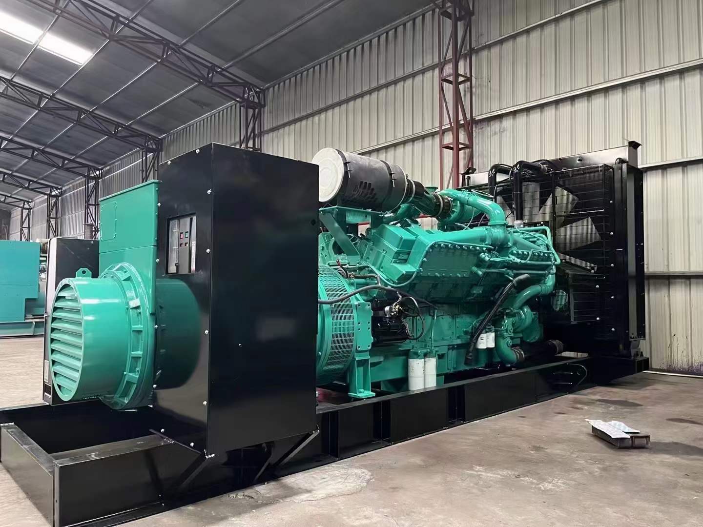 开平如何降低 800kW 柴油发电机输出电流的波动？